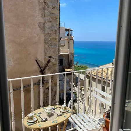 アパート Affaccio Su Stromboli トロペーア